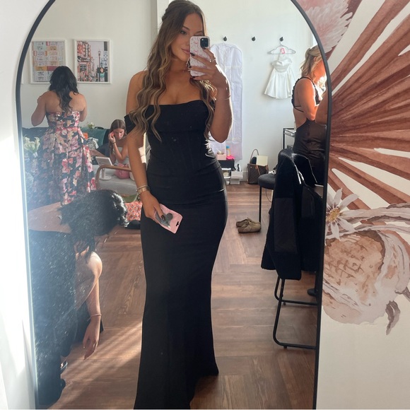 PrettyLittleThing Black Off-Shoulder Maxi Dress - Picture 8 of 8
